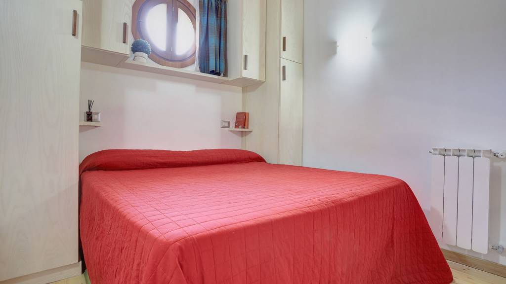 Residenza-Villa-Agnese-Roma-Casale-Camera-Letto-rosso-nuovo-2