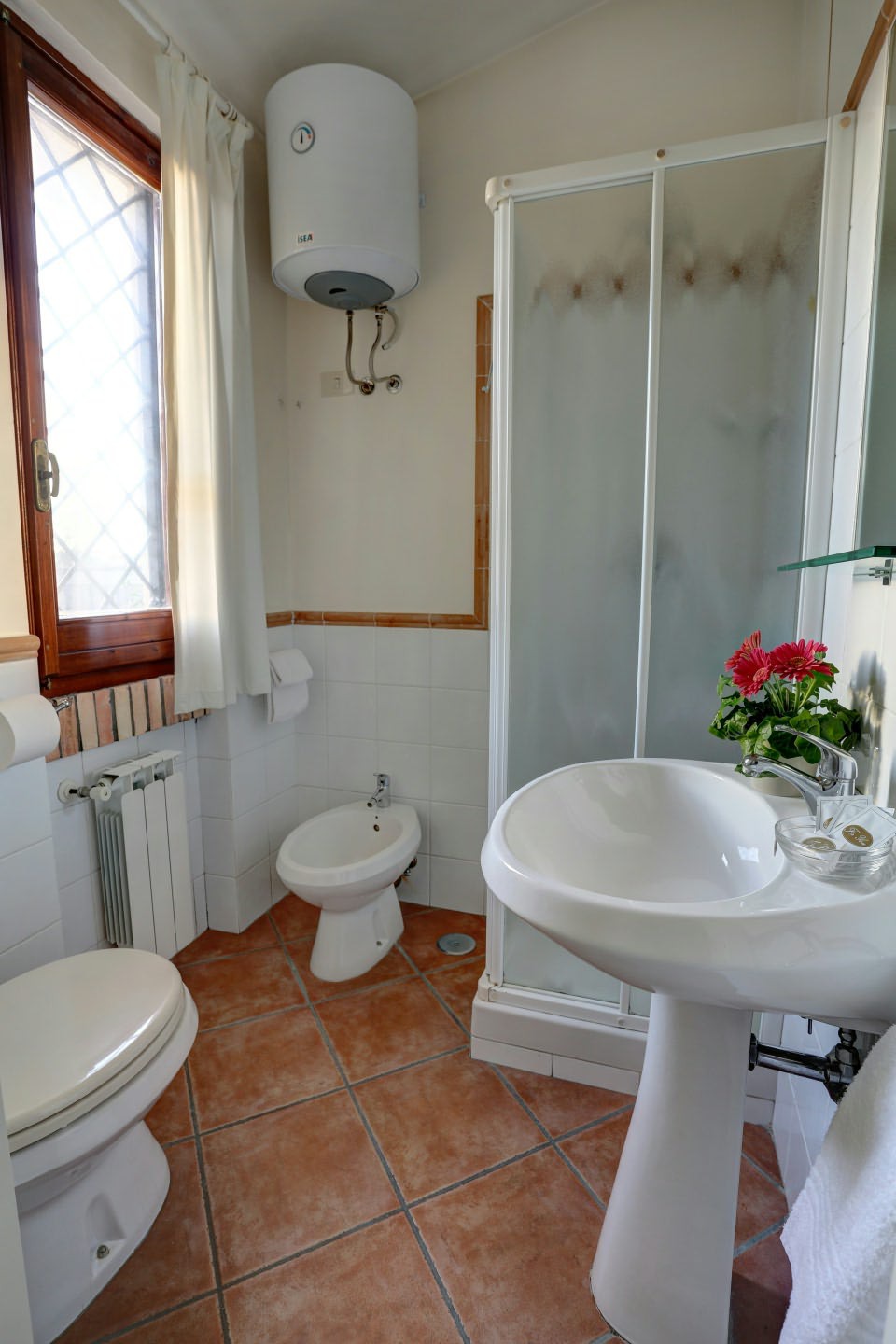 Residence-Villa-Agnese-Roma-bagno-verticale